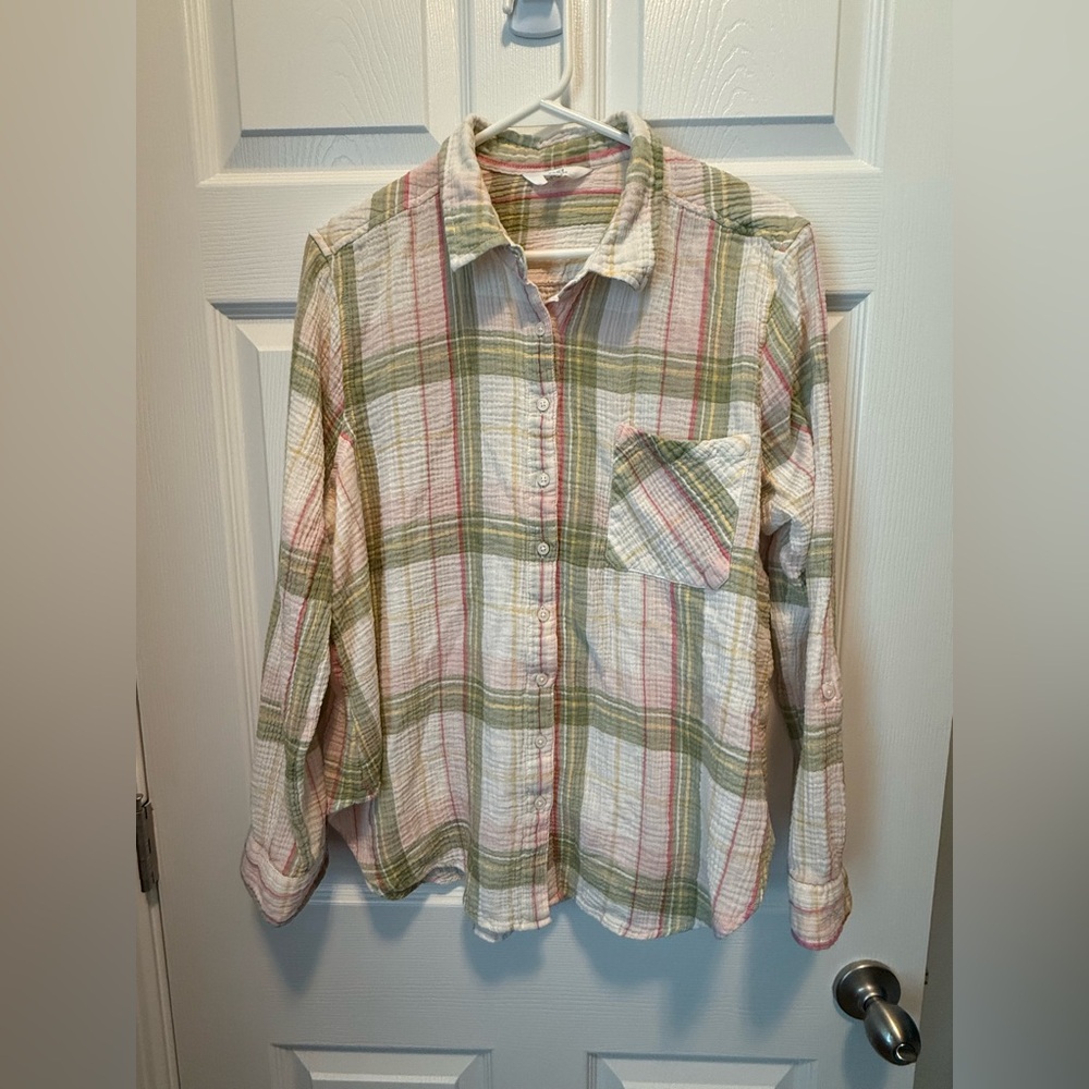 Women’s button down plaid shirt
